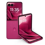 Razr 60 Ultra infographic featuring 12GB RAM, 4700mAh battery, IP48 rating, and teardrop hinge