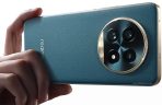 Realme 13 Pro+ 50MP periscope telephoto + 50MP wide cameras capturing 3x zoom portrait with OIS